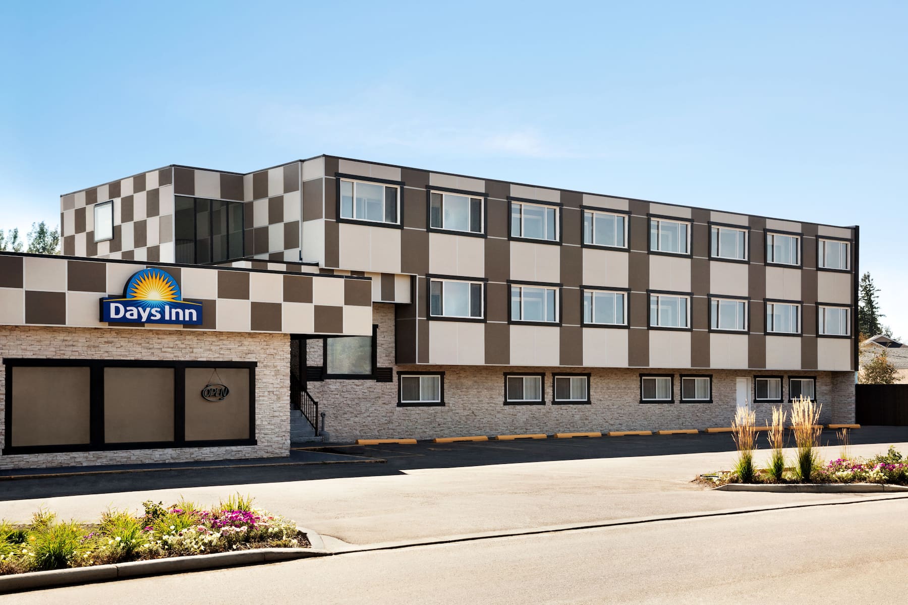 Days Inn by Wyndham Sylvan Lake — photo courtesy Days Inn by Wyndham Sylvan Lake (official)